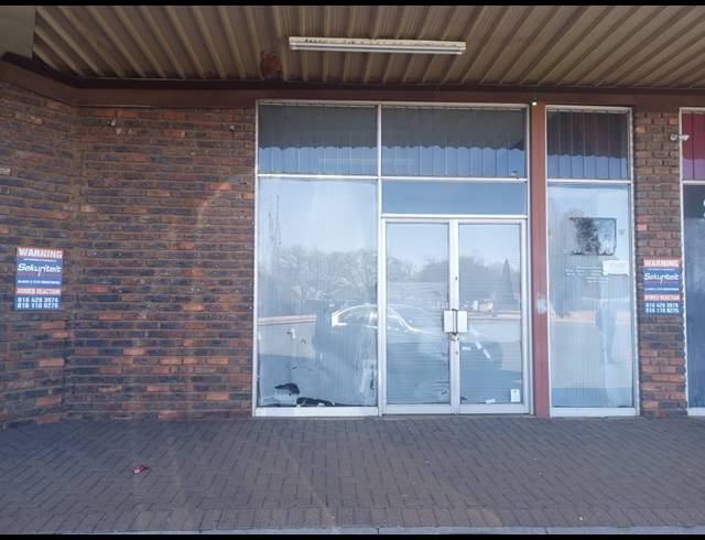 1,500M² BUILDING FOR SALE IN THREE RIVERS EAST
